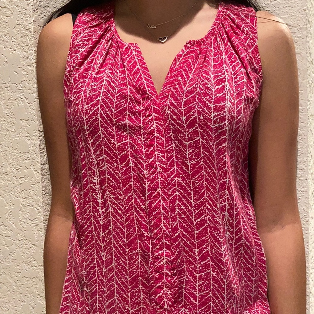 pink and white patterned top!!